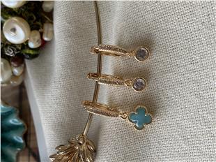 Üçlü Mavi Taşlı Gold Yonca Küpe