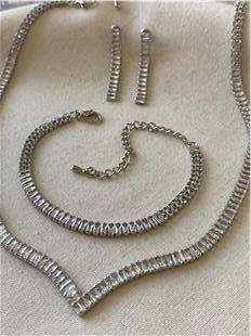 V Model Baget Suyolu Abiye Set