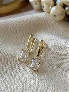 VIP 14K Dikdörtgen Taşlı Küpe