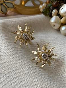 VIP 14K Taşlı Çiçek Küpe