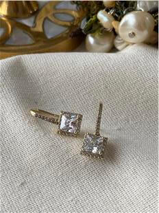 VIP 14K Taşlı Kare Küpe