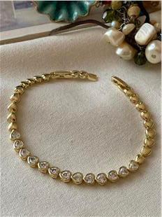 VIP 14K Taşlı Sıralı Kalpler Bileklik