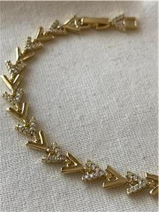 VIP 14K Taşlı Sıralı V Model Bileklik