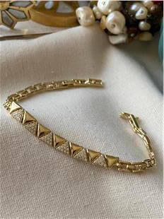 VIP 14K Taşlı Ters Düz Üçgen Model Bileklik