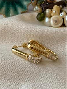 VIP 14K Taşlı Üçgen Model Küpe