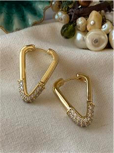 VIP 14K Taşlı Üçgen Model Küpe