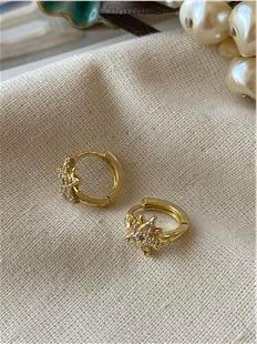 VIP 14K Yıldızlı Mini Halka Küpe