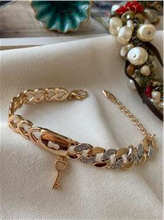 VIP Anahtar Charmlı Zincir Bileklik