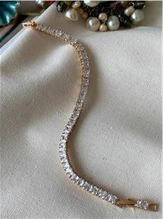 VIP Kesme Taş Detaylı Kare Bileklik