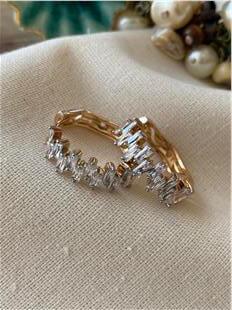 VIP Silver Asimetrik Dizim Halka Küpe