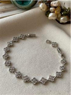 Özel Seri Silver Cleef Model Bileklik