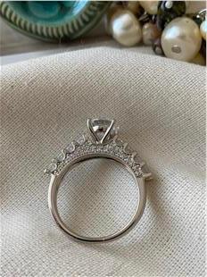 VIP Silver Sıralı Taş Detaylı Tektaş Yüzük