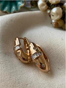 VIP Taşlı Kapsül Küpe