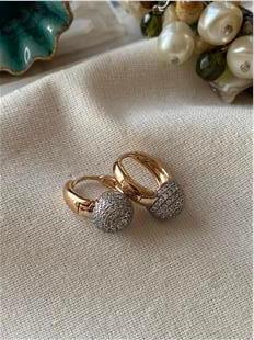 VIP Taşlı Point Küpe