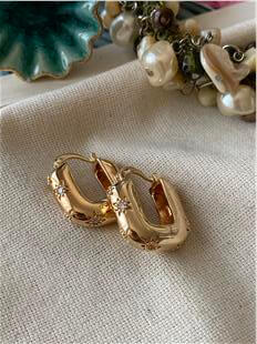 Yıldız Desenli U Küpe