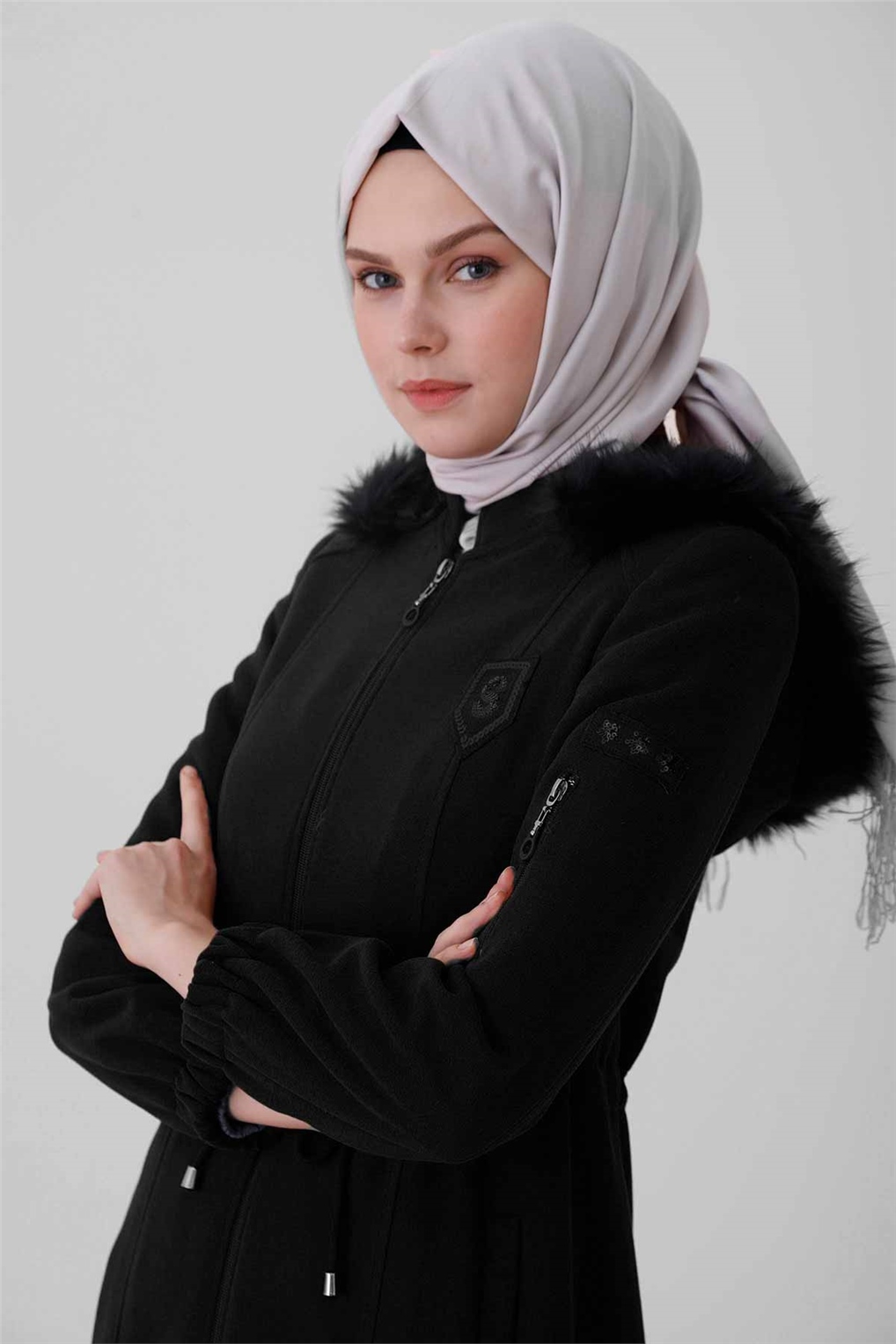 Sitare Kolu Fermuarlı Armalı Manto 20K2255- Siyah