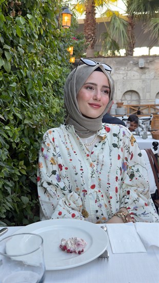 Alaçatı Elbise Çiçek Bahçesi
