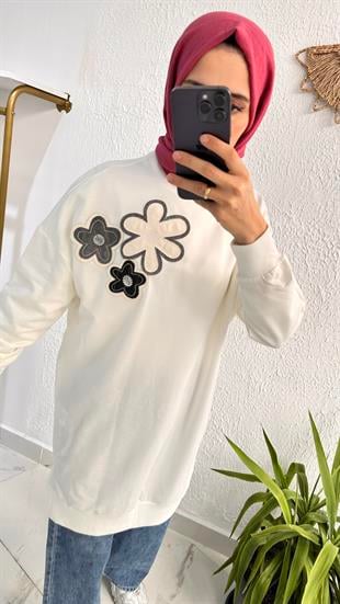 Çiçek Nakışlı Beyaz Sweat