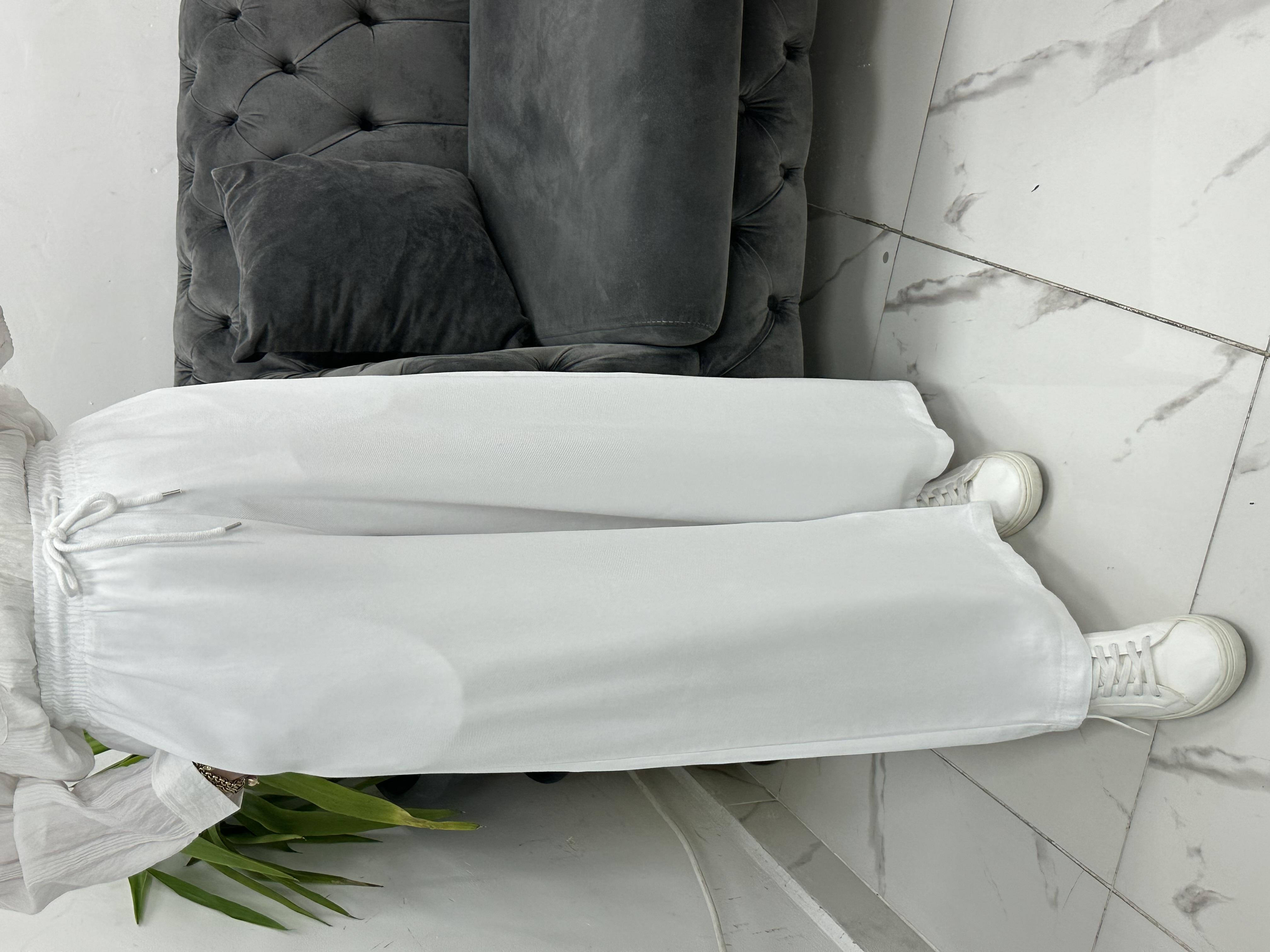 Beli Lastikli Bol Paça Beyaz