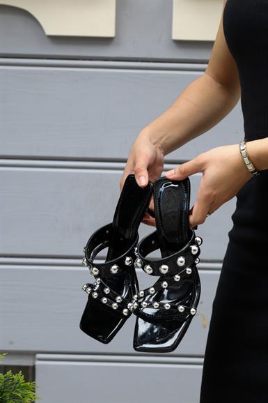 Asia Siyah Rugan Ön Çapraz Troplu Detaylı Topuklu Kadın Terlik