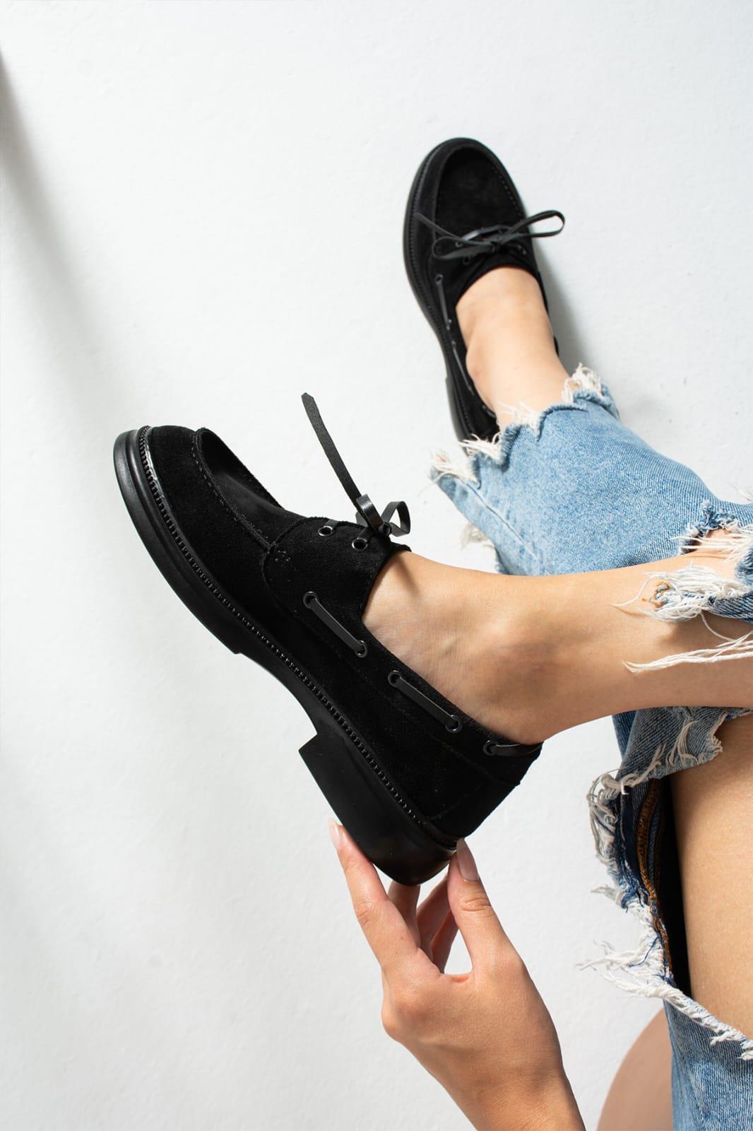 BERNARD SİYAH SÜET DÜZ TABAN BAĞCIKLI KADIN BABET