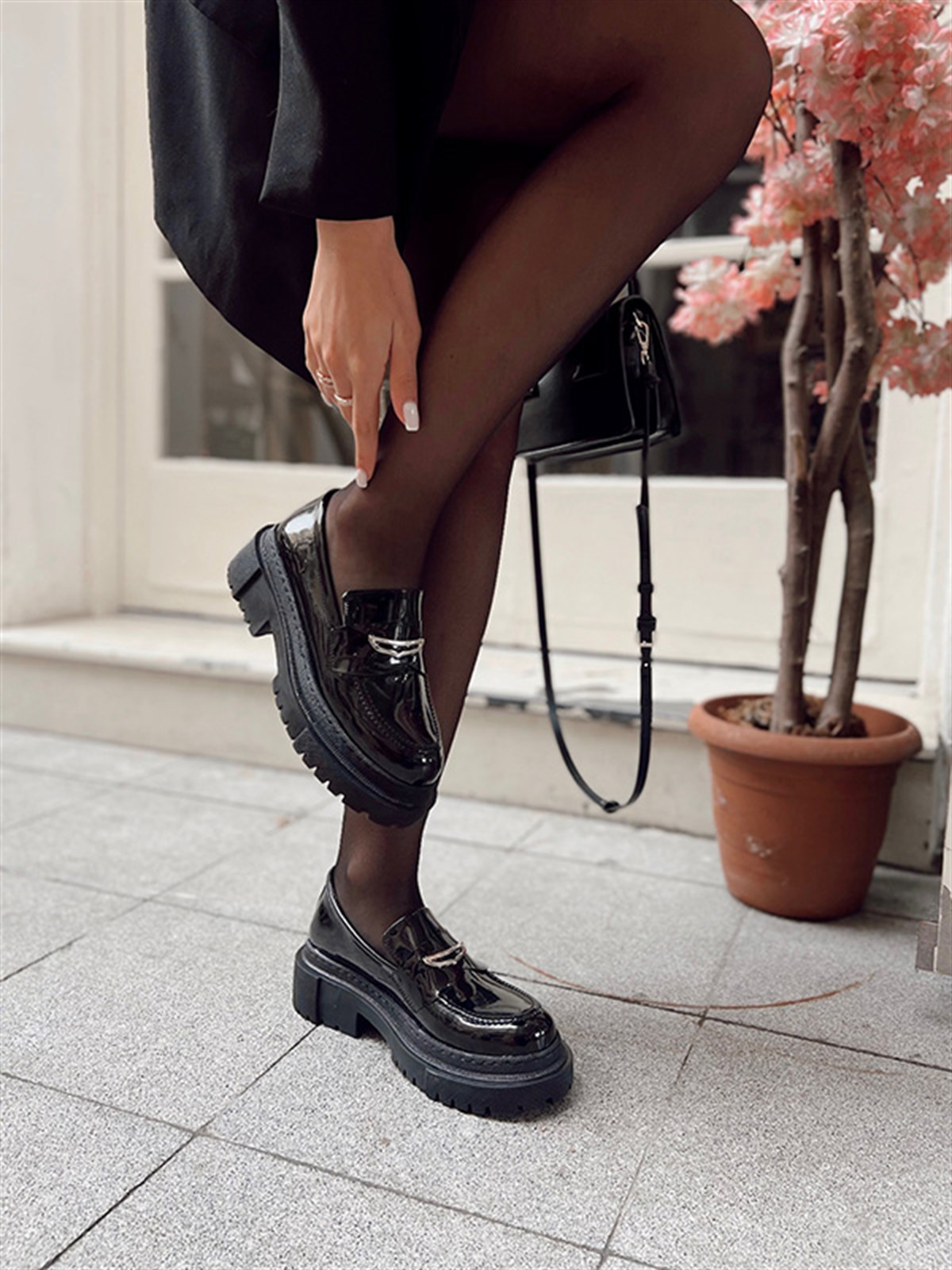 Martina Siyah Rugan Tokalı Kadın Loafer Ayakkabı | bebeqstore.com