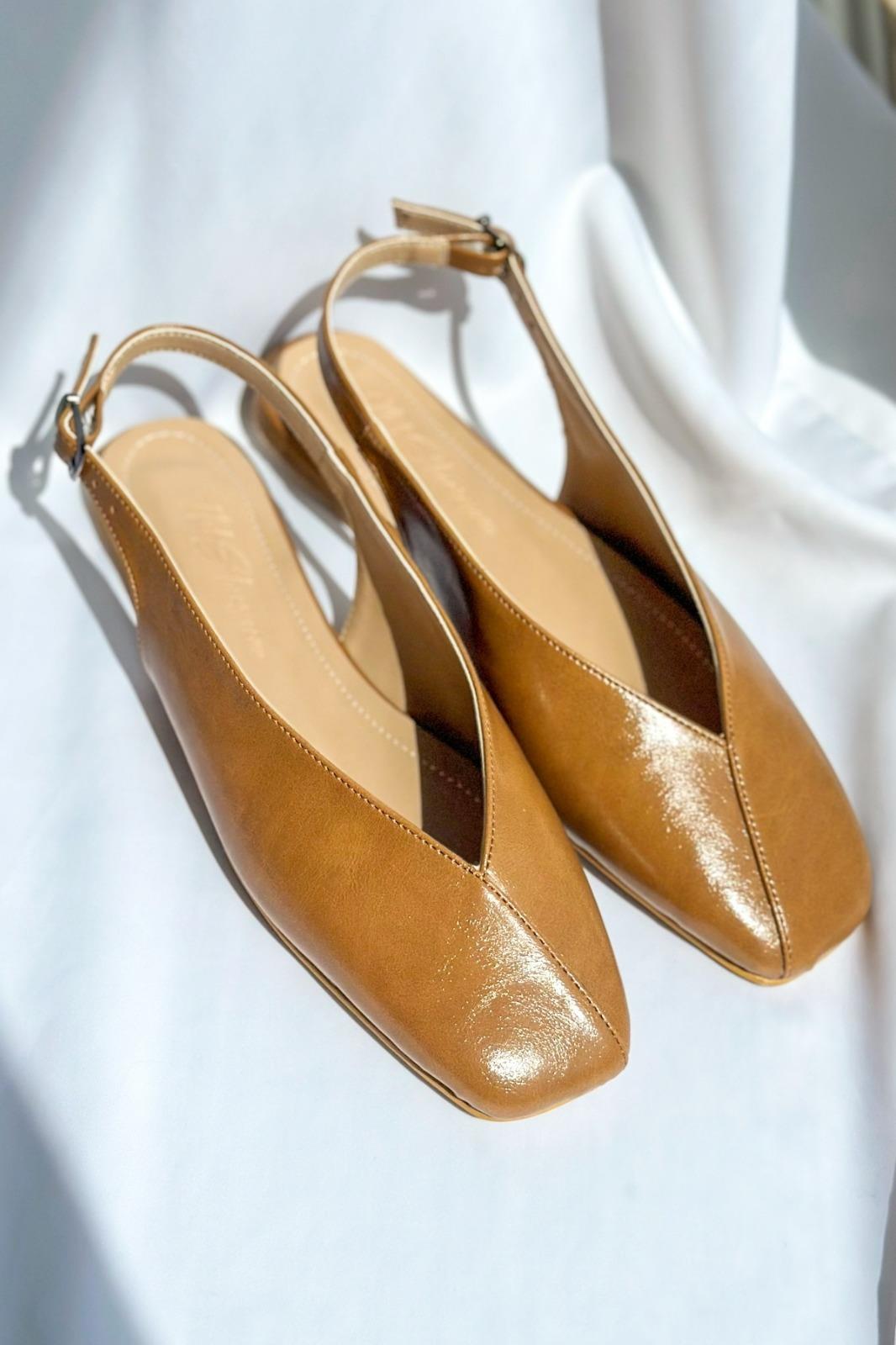 Modegas Taba  Arka Açık Toka Detaylı Kadın Ayakkabı