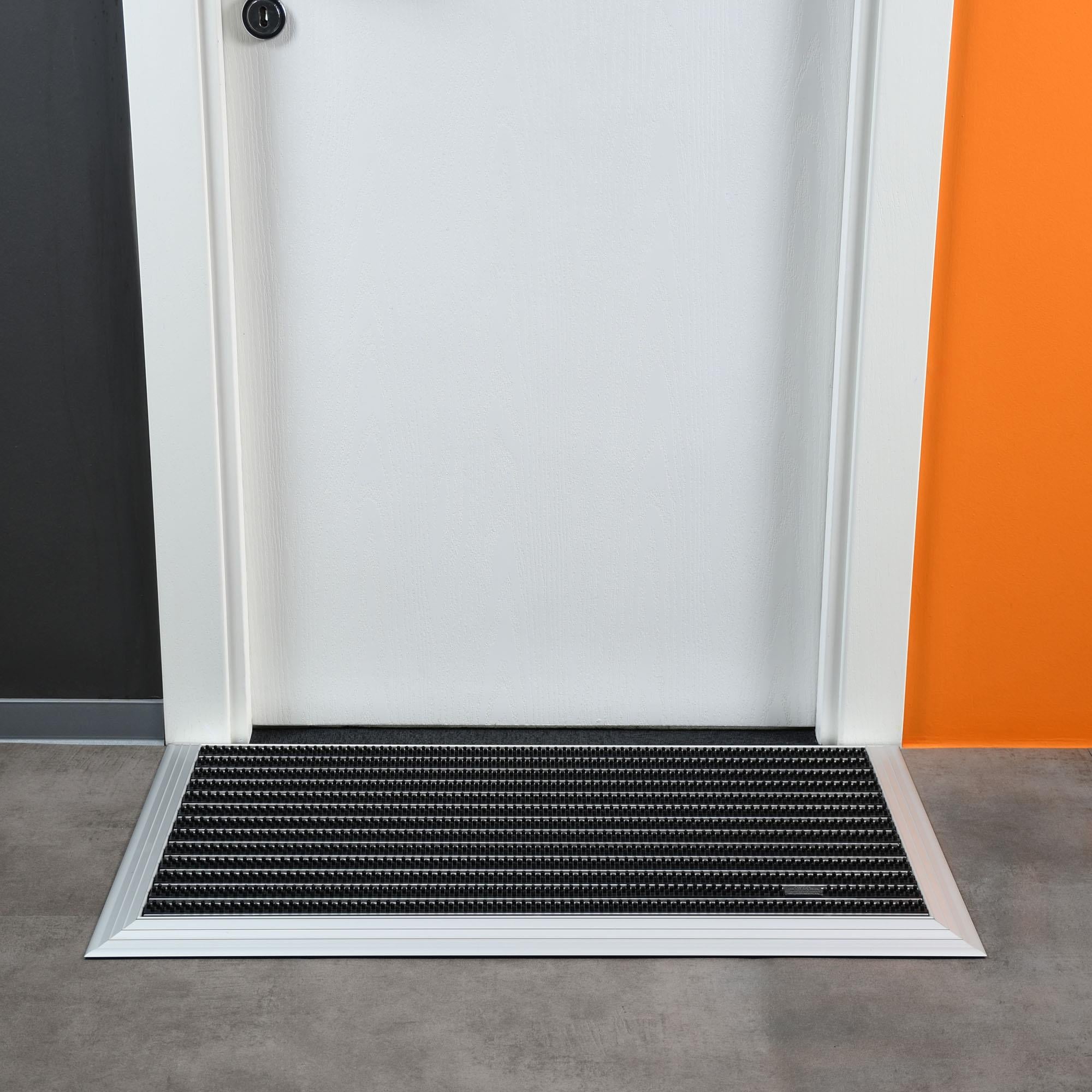 Artlines 20 mm 55x90 cm Yuvarlak Fırça Yüzeyli Alüminyum Paspas