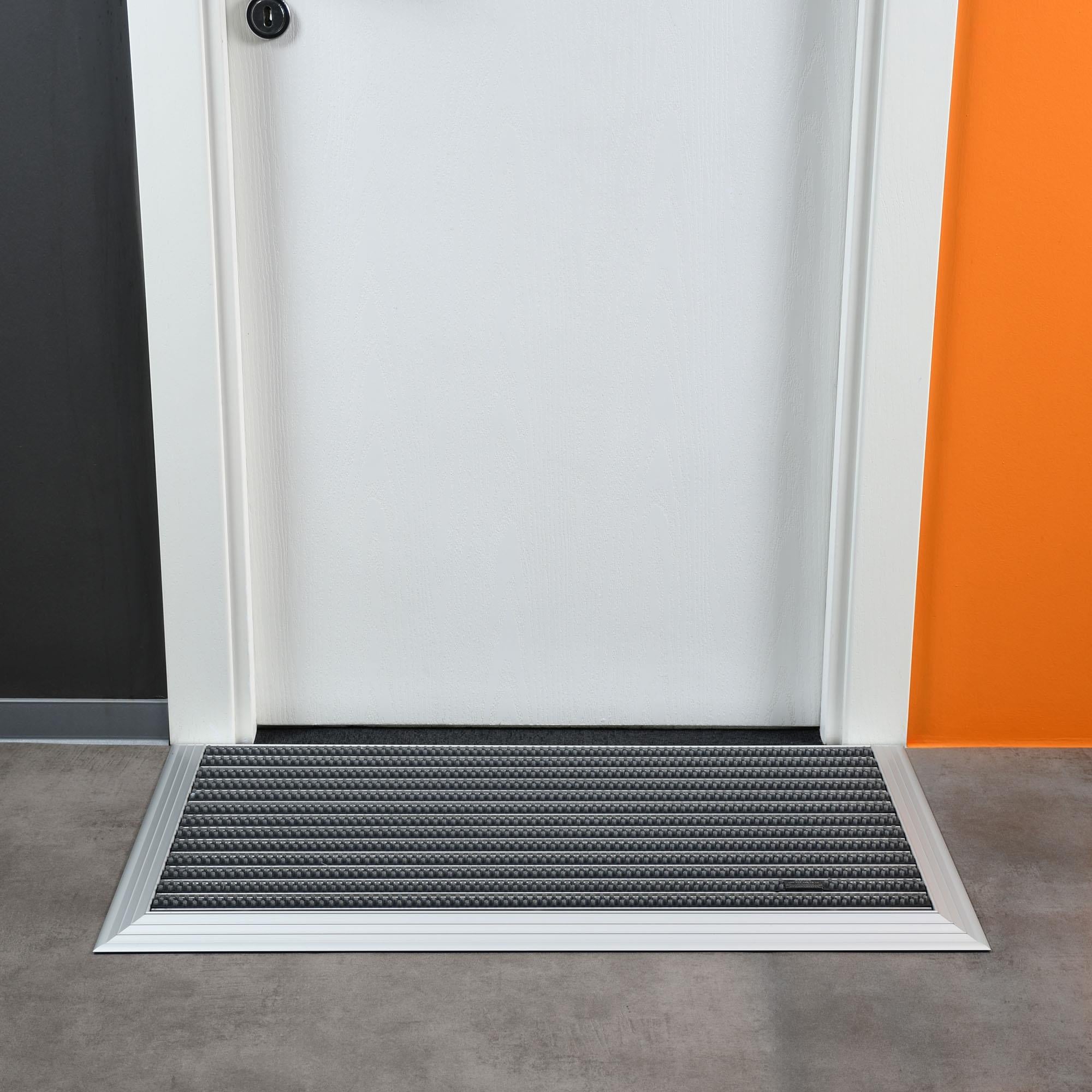 Artlines 20 mm 55x90 cm Yuvarlak Fırça Yüzeyli Alüminyum Paspas
