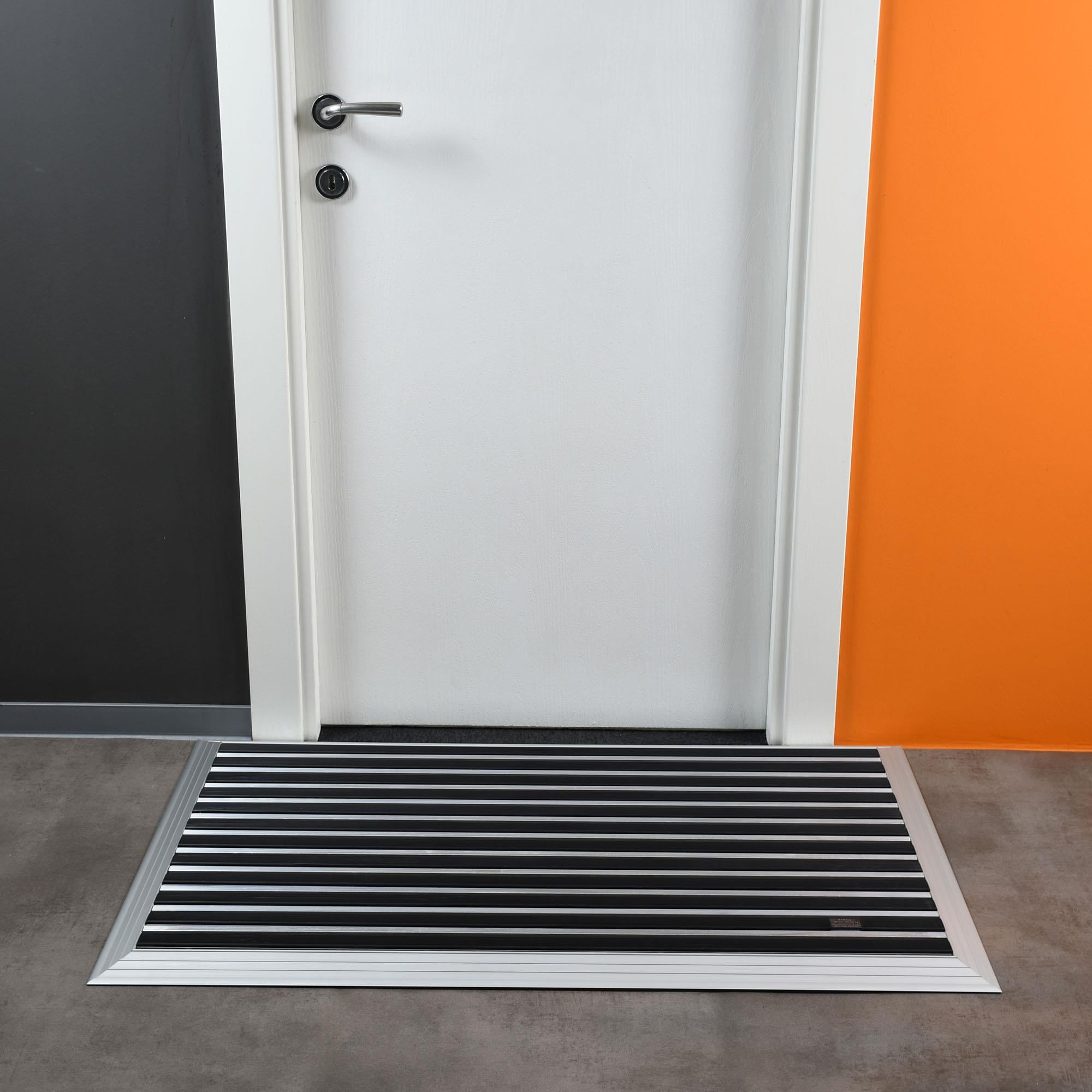 Artlines 20 mm 70x110 cm Kauçuk + Sıyırıcı Yüzeyli Alüminyum Paspas