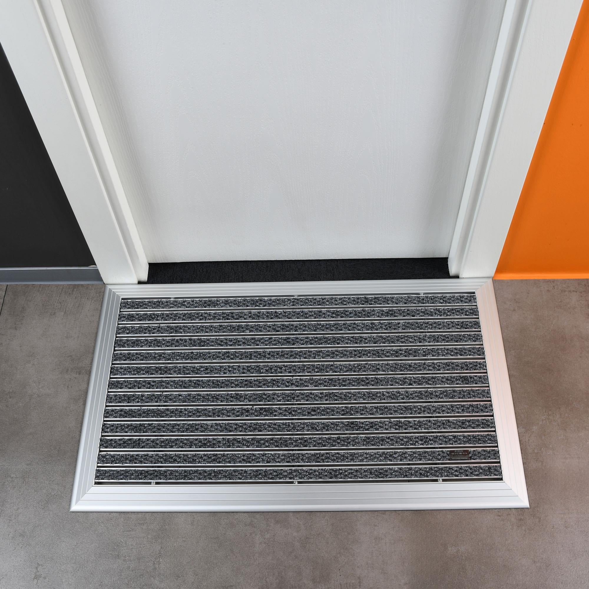 Artlines 20 mm Artnop Gri Halı Yüzeyli 55x90 Alüminyum Paspas