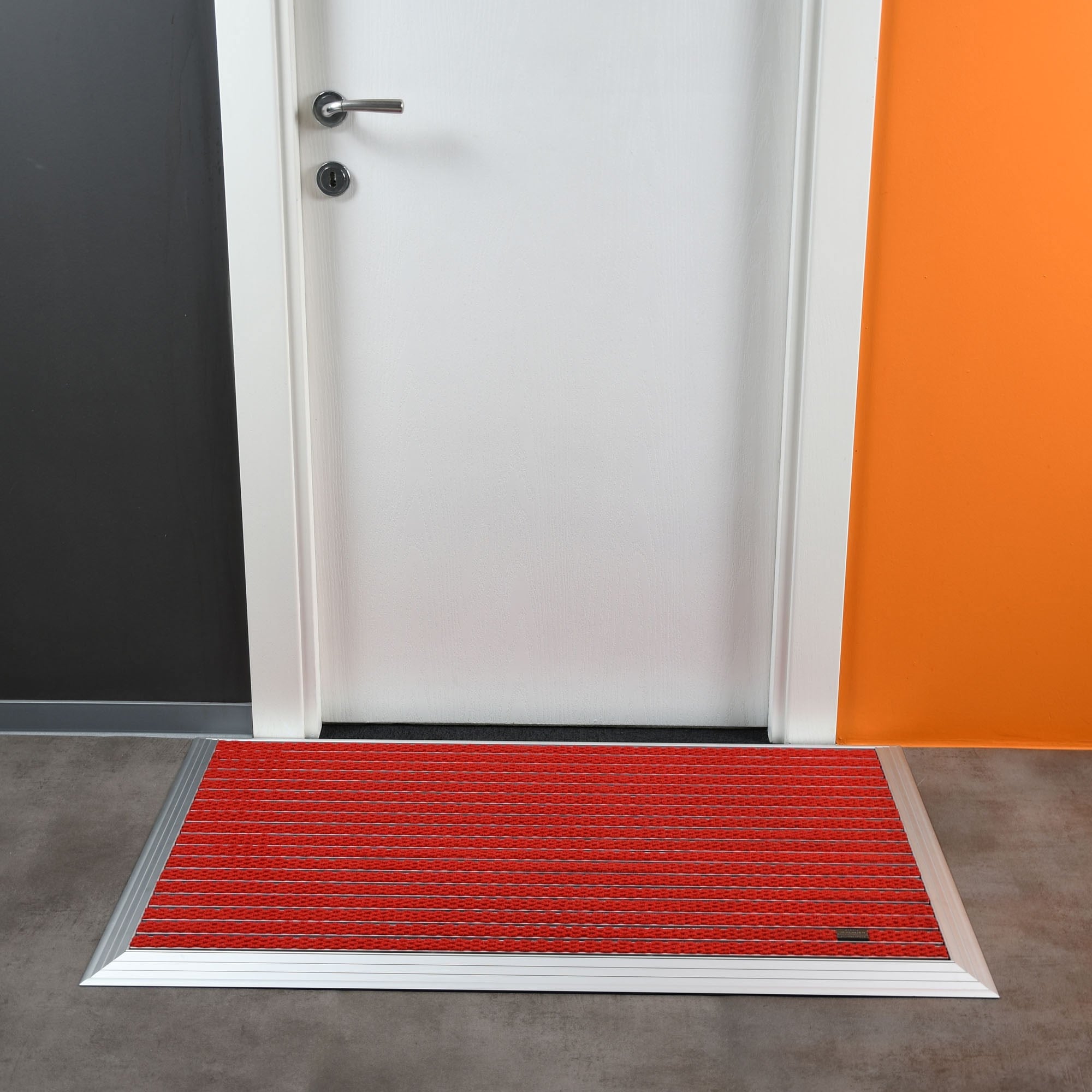 Artlines 20 mm Artnop Kırmızı Halı Yüzeyli 70x110 Alüminyum Paspas