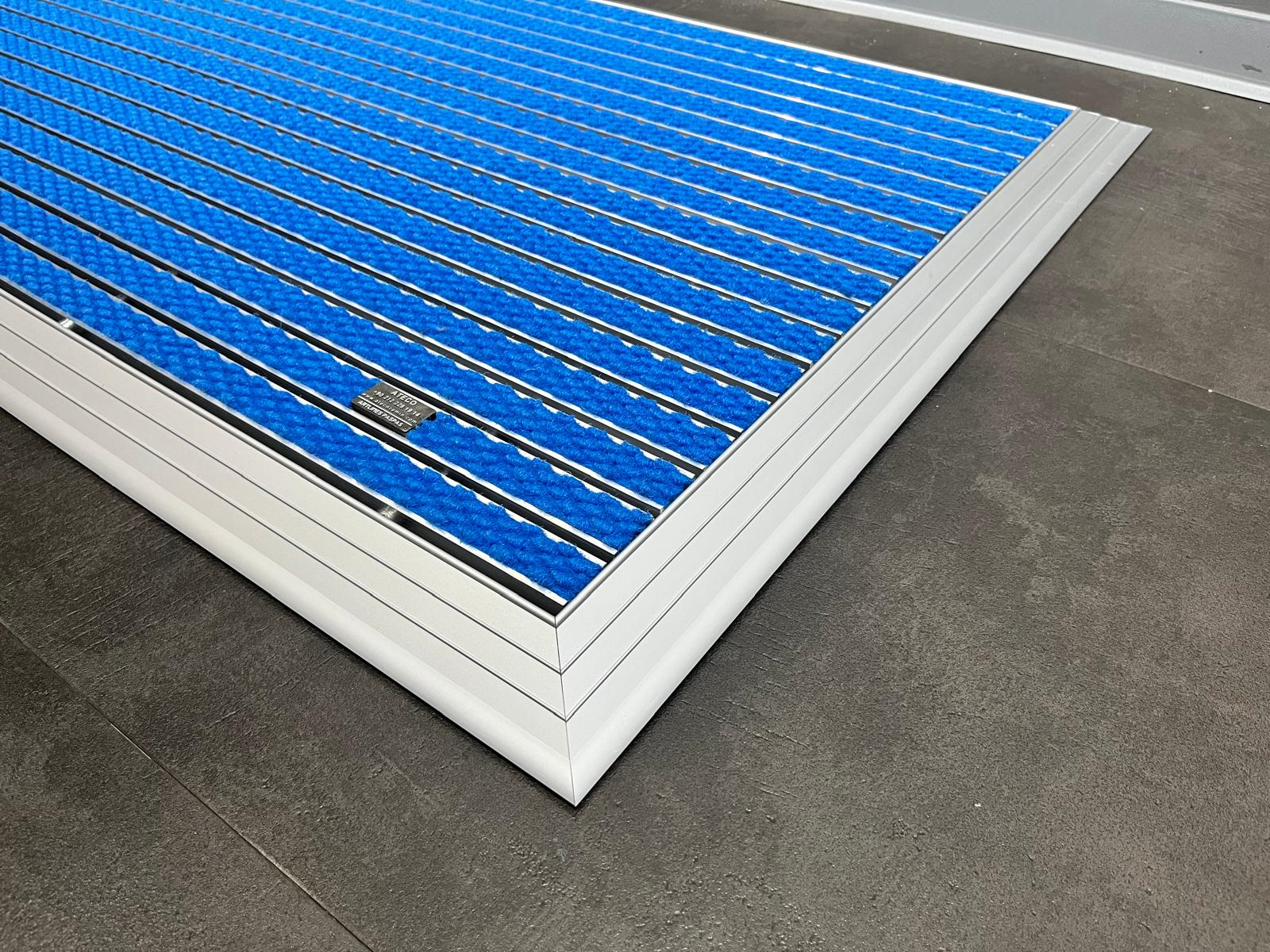 Artlines 20 mm Artnop Mavi Halı Yüzeyli 70x110 Alüminyum Paspas