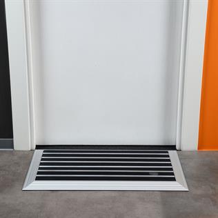 Artlines 20 mm 45x70 cm Kauçuk + Sıyırıcı Yüzeyli Alüminyum Paspas