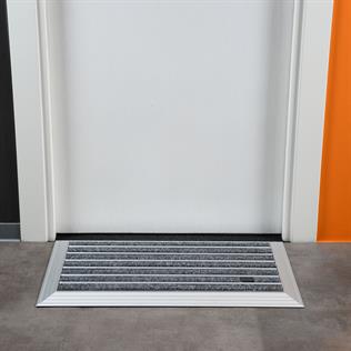 Artlines 20 mm 45x70 Rip Halı + Sıyırıcı Yüzeyli Alüminyum Paspas