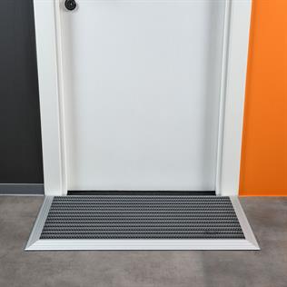 Artlines 20 mm 55x90 cm Gri Yuvarlak Fırça Yüzeyli Alüminyum Paspas