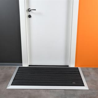Artlines 20 mm 70X110 cm Kauçuk+Siyah Yuvarlak Fırça Yüzeyli Alüminyum Paspas