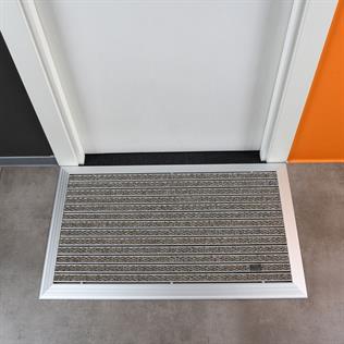 Artlines 20 mm Artnop Devetüyü Halı Yüzeyli 55x90 Alüminyum Paspas
