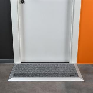 Artlines 20 mm Artnop Gri Halı Yüzeyli 55x90 Alüminyum Paspas