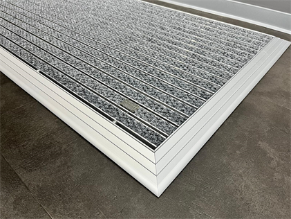 Artlines 20 mm Artnop Gri Halı Yüzeyli 70x110 Alüminyum Paspas