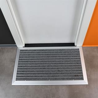 Artlines 20 mm Artnop Gri Halı Yüzeyli 55x90 Alüminyum Paspas