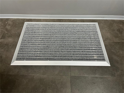 Artlines 20 mm Artnop Gri Halı Yüzeyli 70x110 Alüminyum Paspas