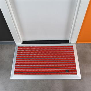 Artlines 20 mm Artnop Kırmızı Halı Yüzeyli 55x90 Alüminyum Paspas