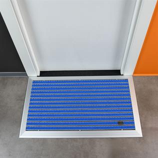 Artlines 20 mm Artnop Mavi Halı Yüzeyli 55x90 Alüminyum Paspas