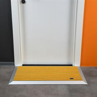 Artlines 20 mm Artnop Sarı Halı Yüzeyli 55x90 Alüminyum Paspas