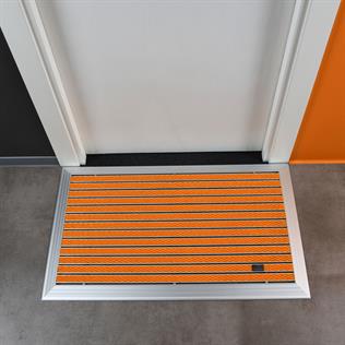 Artlines 20 mm Artnop Turuncu Halı Yüzeyli 55x90 Alüminyum Paspas