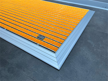 Artlines 20 mm Artnop Turuncu Halı Yüzeyli 70x110 Alüminyum Paspas