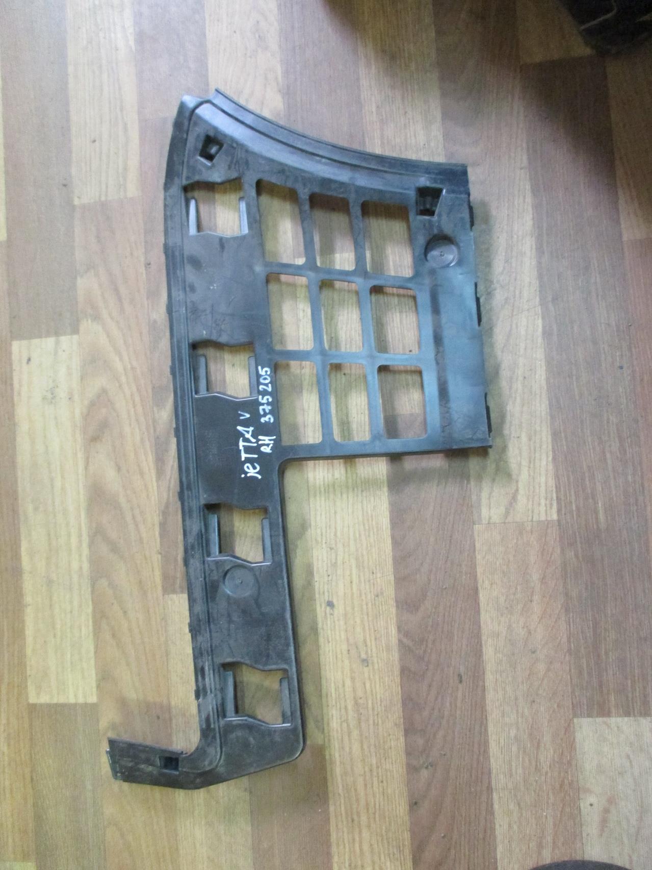 ARKA TAMPON DESTEK BRAKETİ SAĞ JETTA 2006-