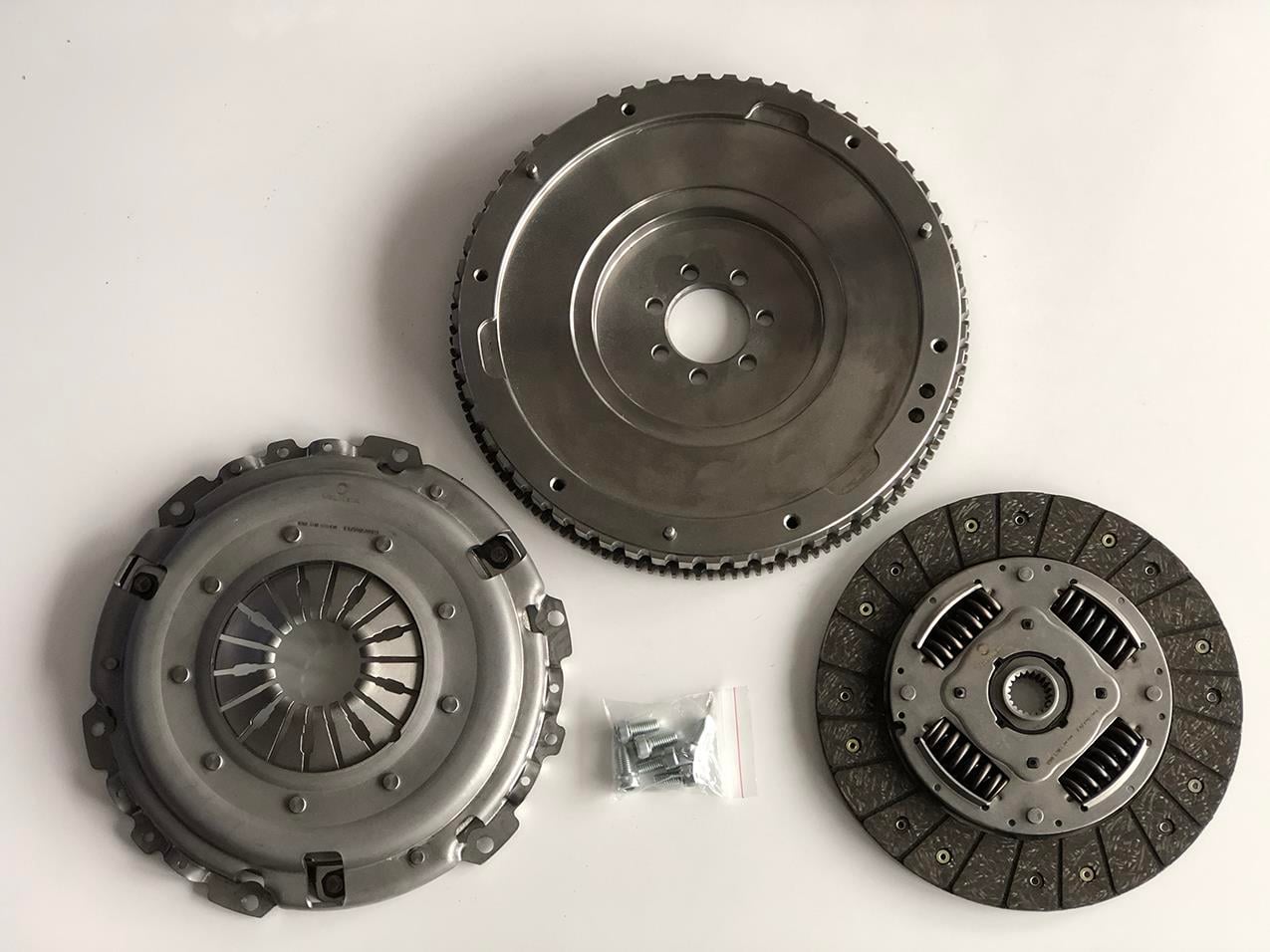 SABIT VOLANTLI KIT VOLANT+BASKI+BALATA QASHQAI 1.5 DCI 6 İLERİ CLIO III MEGANE FLUENCE LAGUNA III DUSTER SCENIC 302057505R 306206299R 415040010 837432