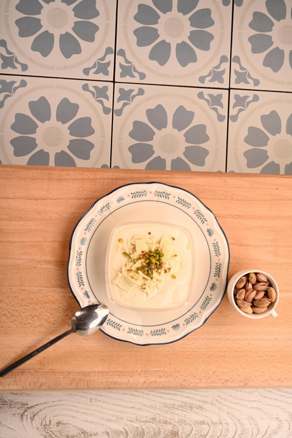 Beyaz Çikolatalı Profiterol